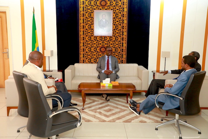 Les responsables de TV SAT TÉLÉAFRICA reçu en audience par le Ministre de la Communication.
